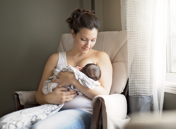 Μητρικός θηλασμός: Οδηγίες για τις πρώτες μέρες στο σπίτι με το βρέφος!